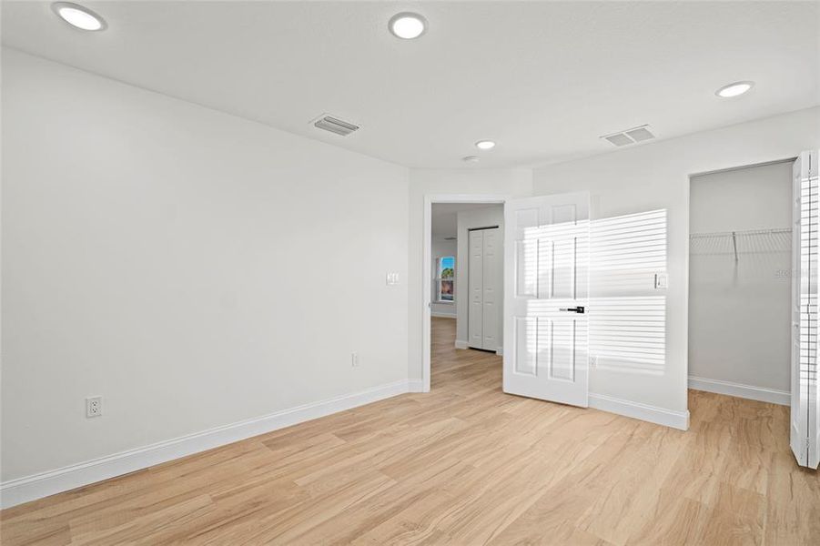 Spacious, unfurnished interior of a new home in , Okeechobee (Image 18).