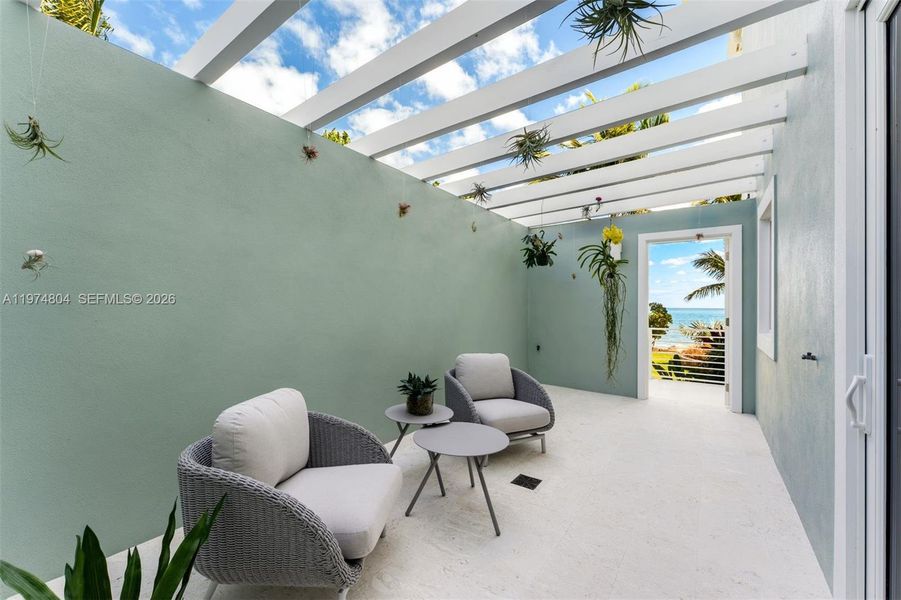 Exterior details and patio area of a home in , Tavernier (Image 19).