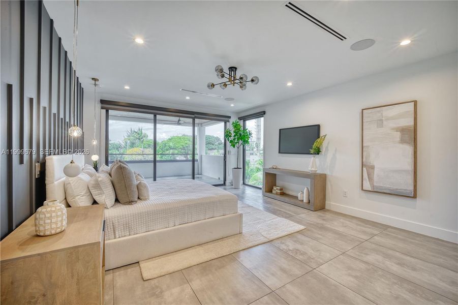 Furnished interior view inside a new home in , Fort Lauderdale (Image 41).