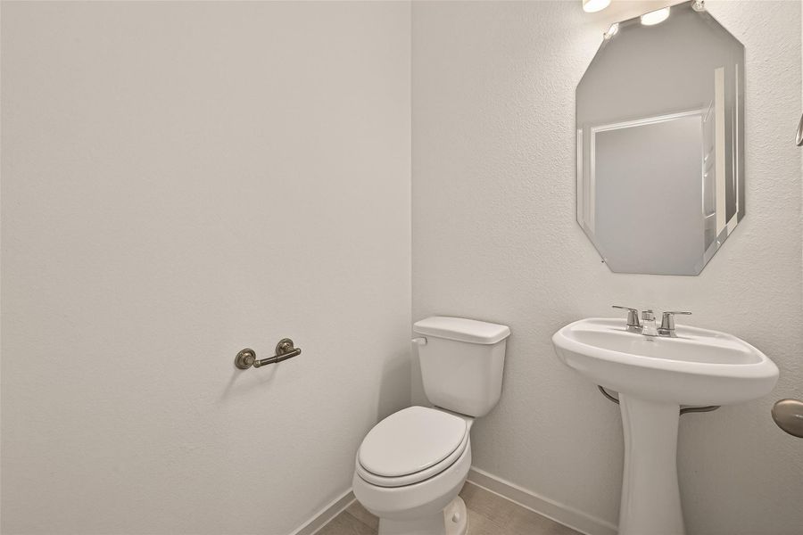 Furnished interior view inside a new home in Lago Mar, Texas City (Image 11).