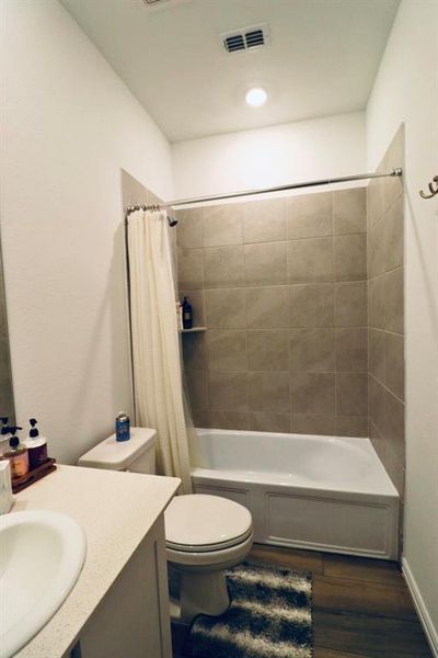 Furnished interior view inside a new home in Heartland: Classic Collection, Crandall (Image 10). Furnished interior view inside a new home in Heartland: Classic Collection, Crandall (Image 10).