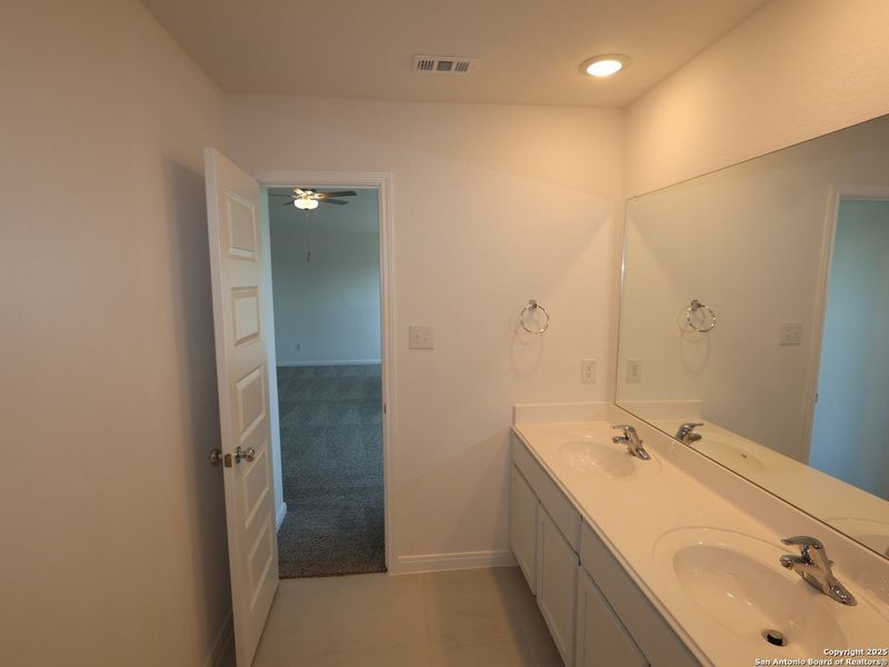 Furnished interior view inside a new home in Paloma Park, Converse (Image 14). Furnished interior view inside a new home in Paloma Park, Converse (Image 14).