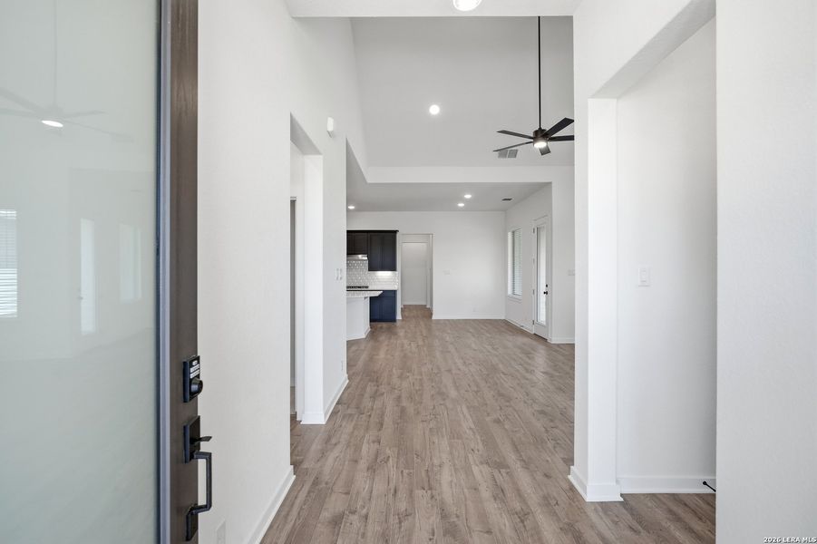 Spacious, unfurnished interior of a new home in The Crossvine, Schertz (Image 21).