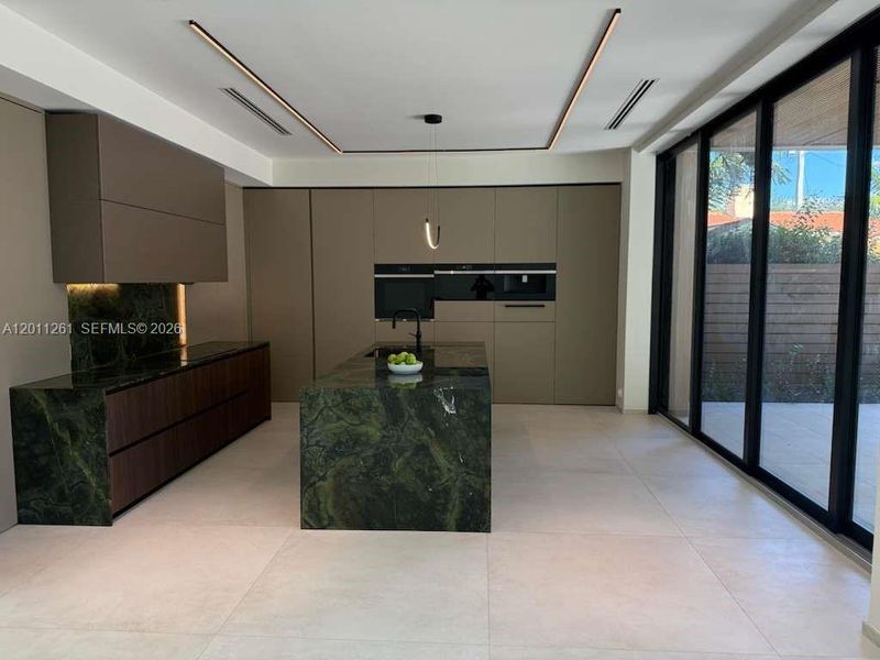 Community amenities in , Miami (Image 36).