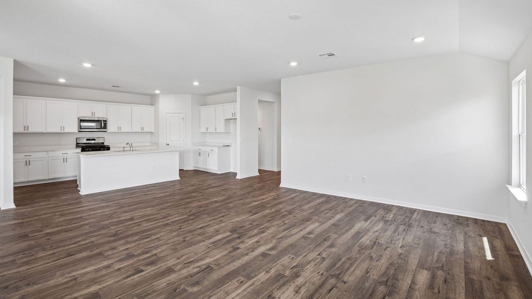 Spacious, unfurnished interior of a new home in Prairie Lakes, Buda (Image 29).