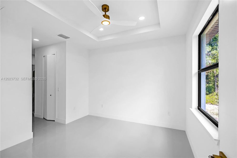 Spacious, unfurnished interior of a new home in , Lehigh Acres (Image 25).