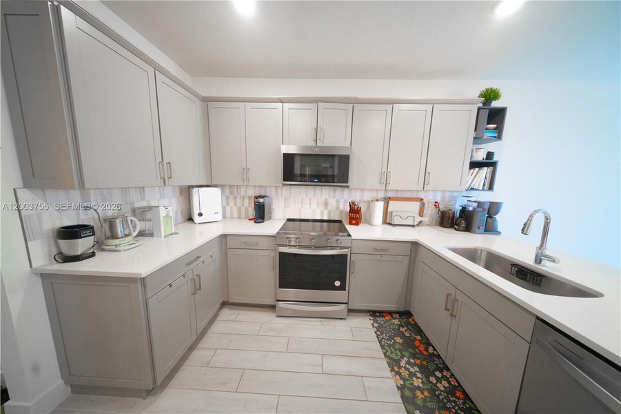 Furnished interior view inside a new home in , Pembroke Pines (Image 10).