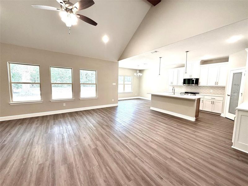Spacious, unfurnished interior of a new home in , Lake Kiowa (Image 25).