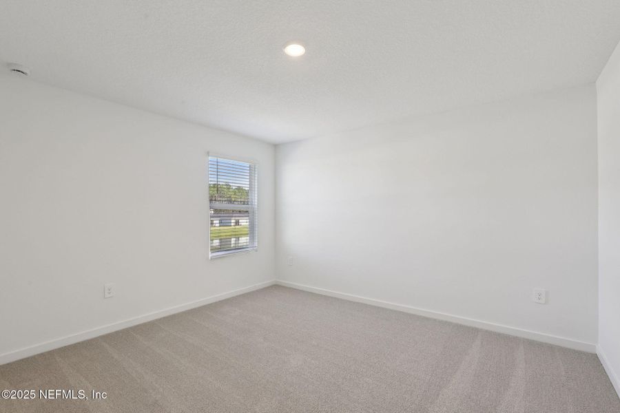 Spacious, unfurnished interior of a new home in Kings Preserve, Jacksonville (Image 35).