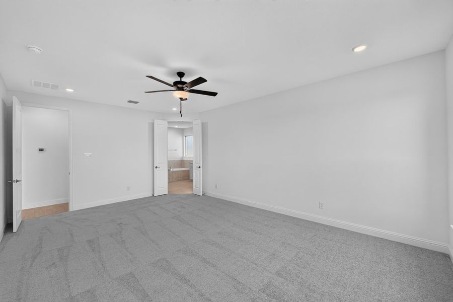 Spacious, unfurnished interior of a new home in Cross Creek Meadows, Celina (Image 19).