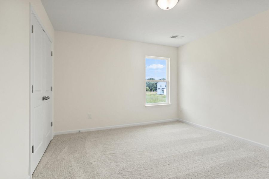 Spacious, unfurnished interior of a new home in Bellevue, Greenville (Image 24).