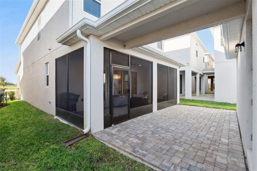 Exterior details and patio area of a home in , Winter Garden (Image 36).