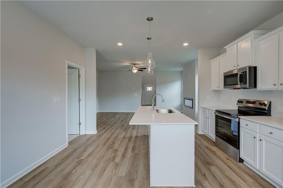 Furnished interior view inside a new home in Chapel Hill, Newnan (Image 7).