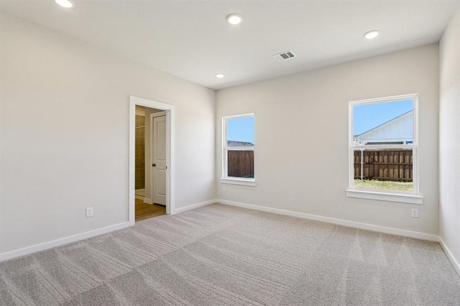 Spacious, unfurnished interior of a new home in Hickory Hill, Sherman (Image 33).