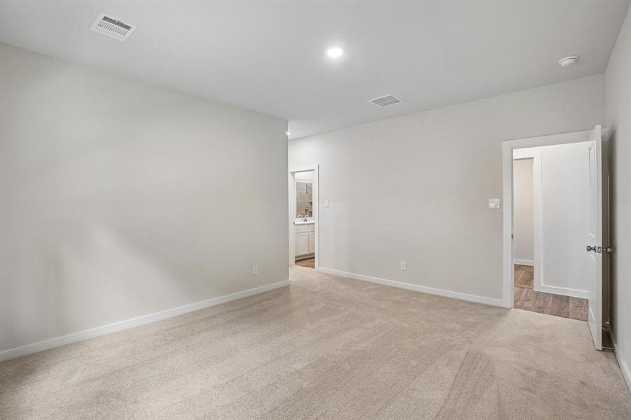 Spacious, unfurnished interior of a new home in Pennsylvania Avenue, Springtown (Image 26).