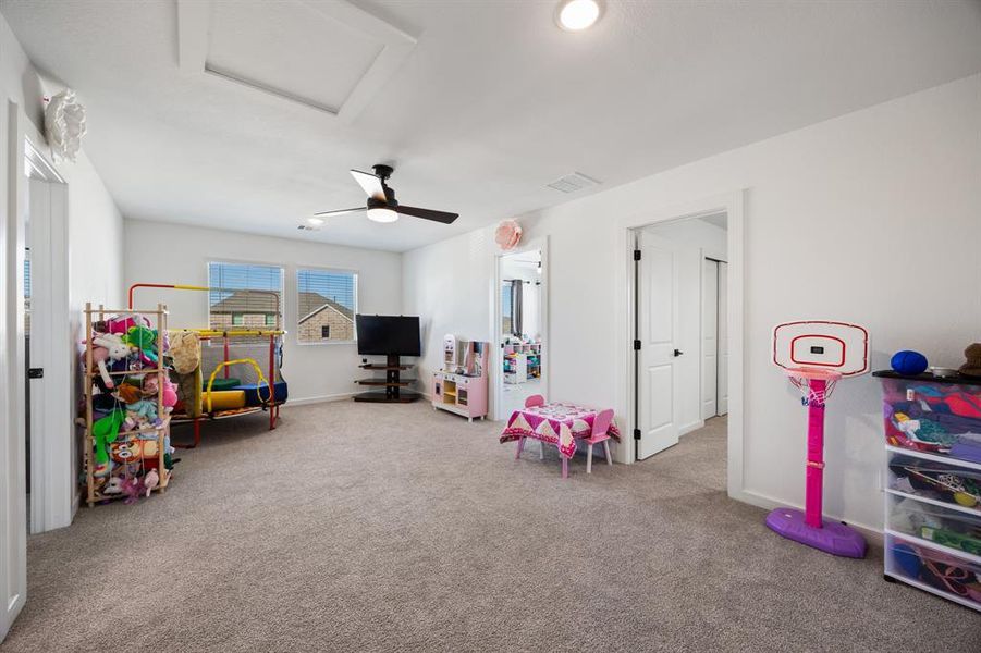Furnished interior view inside a new home in Rolling Ridge, Van Alstyne (Image 33).