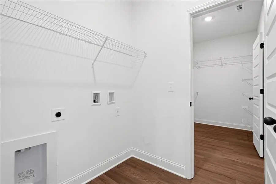 Spacious, unfurnished interior of a new home in , Mansfield (Image 23).