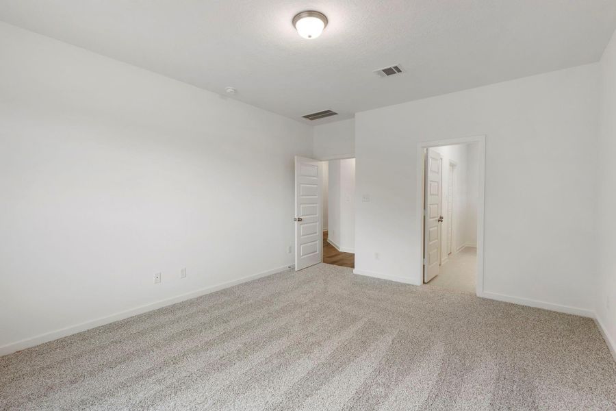 Spacious, unfurnished interior of a new home in , Huntsville (Image 24).
