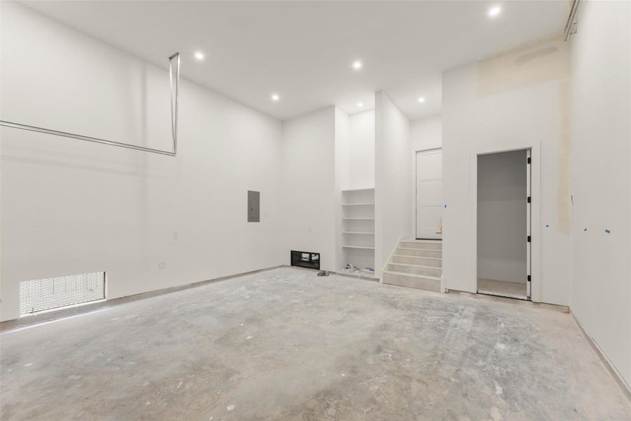 Spacious, unfurnished interior of a new home in , Houston (Image 32).