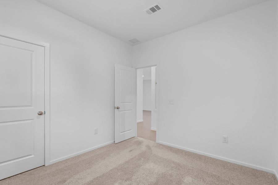 Spacious, unfurnished interior of a new home in Mavera, Conroe (Image 11).