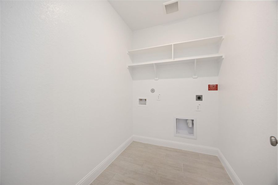 Spacious, unfurnished interior of a new home in Sienna, Missouri City (Image 20). Spacious, unfurnished interior of a new home in Sienna, Missouri City (Image 20).