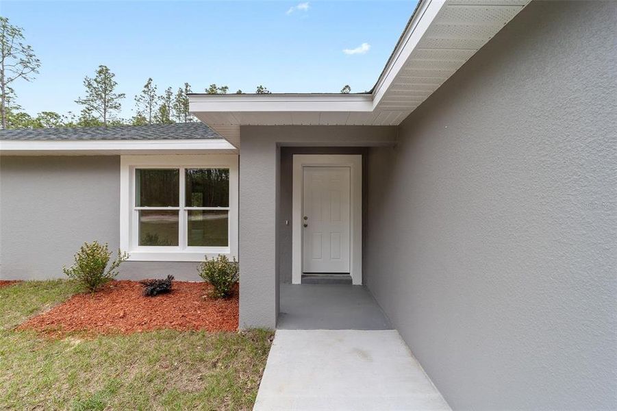 Exterior details and patio area of a home in , Ocala (Image 17).