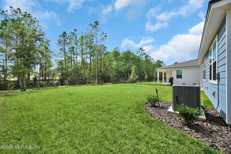 Exterior details and patio area of a home in Hyland Trail, Green Cove Springs (Image 3).