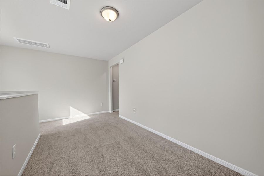 Spacious, unfurnished interior of a new home in Woodland Lakes, Houston (Image 29). Spacious, unfurnished interior of a new home in Woodland Lakes, Houston (Image 29).