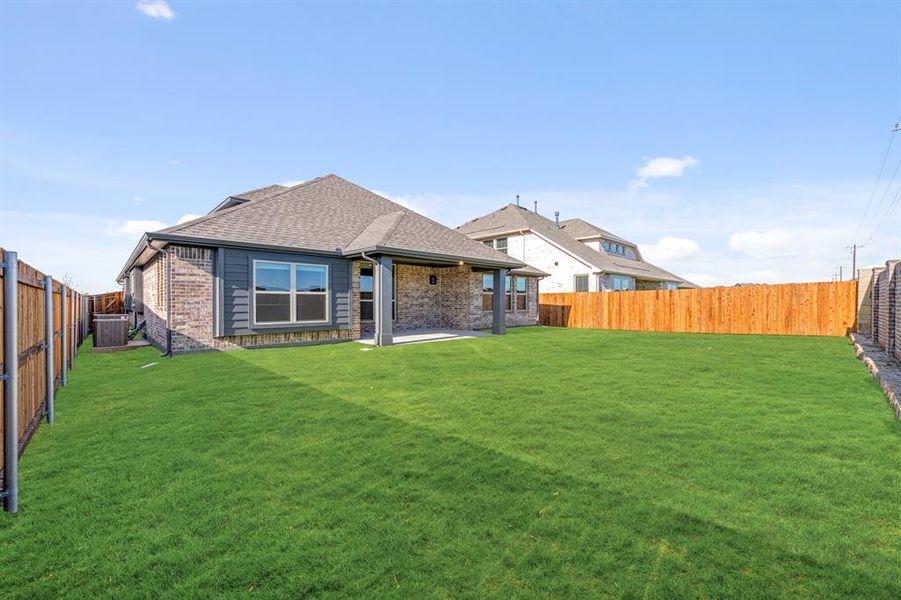 Exterior details and patio area of a home in Sonoma Verde, McLendon-Chisholm (Image 4).