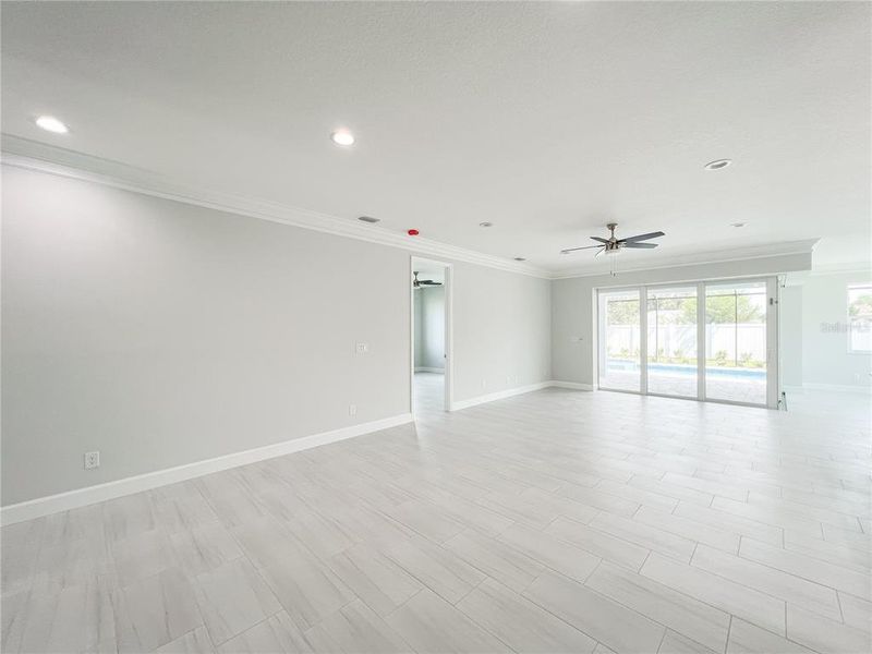Spacious, unfurnished interior of a new home in , Sarasota (Image 25).