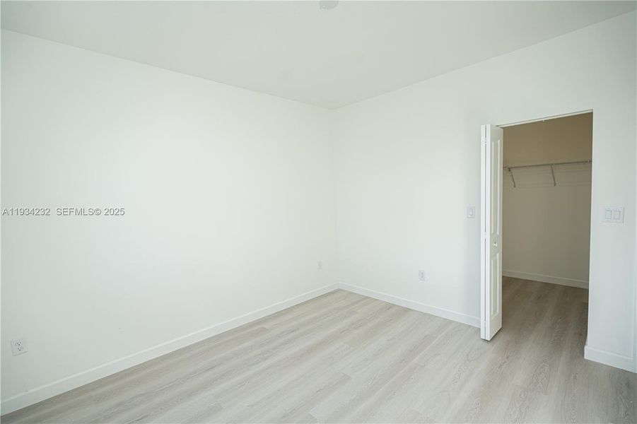 Spacious, unfurnished interior of a new home in Acacia Groves, Miami (Image 56).