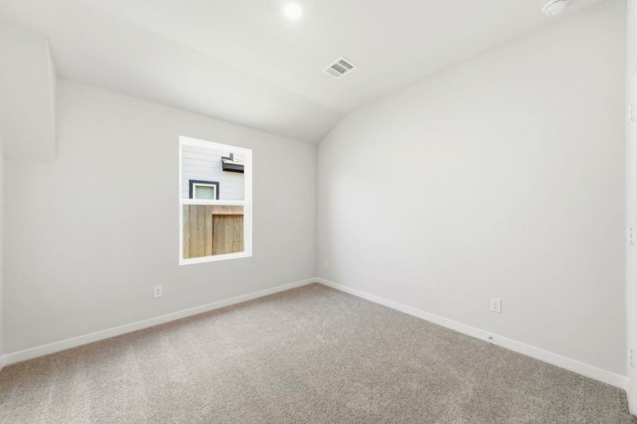 Spacious, unfurnished interior of a new home in Caney Mills, Conroe (Image 15).