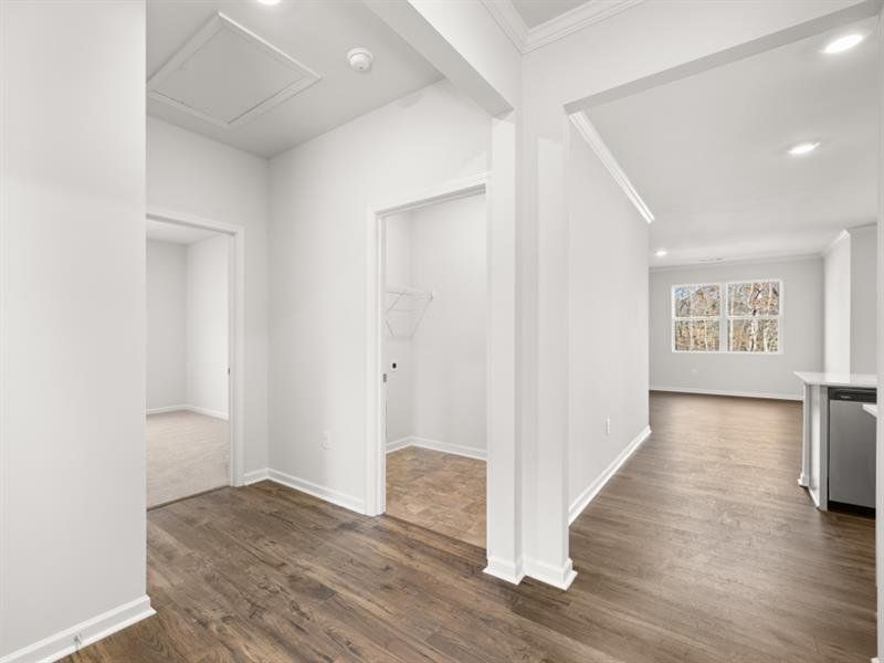 Spacious, unfurnished interior of a new home in Falcon Landing, Gainesville (Image 18).
