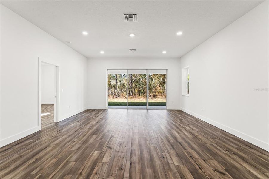 Spacious, unfurnished interior of a new home in , Weeki Wachee (Image 37).