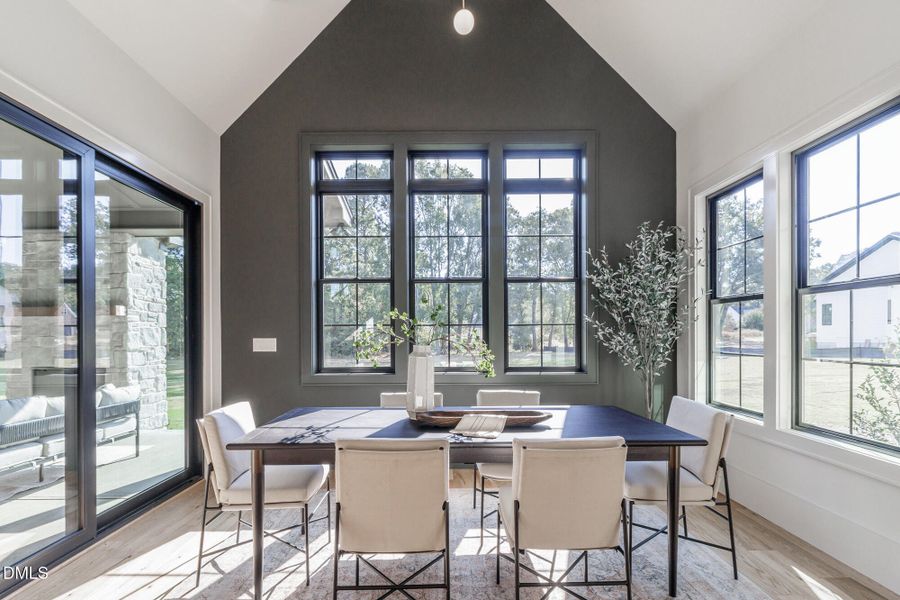 200_MEADOW_WALK_DR_INTERIOR_24 200_MEADOW_WALK_DR_INTERIOR_24