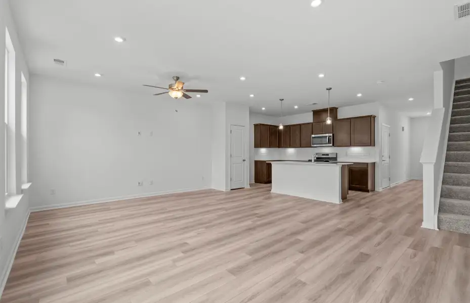 Spacious, unfurnished interior of a new home in Alston Park, Greenville (Image 15).