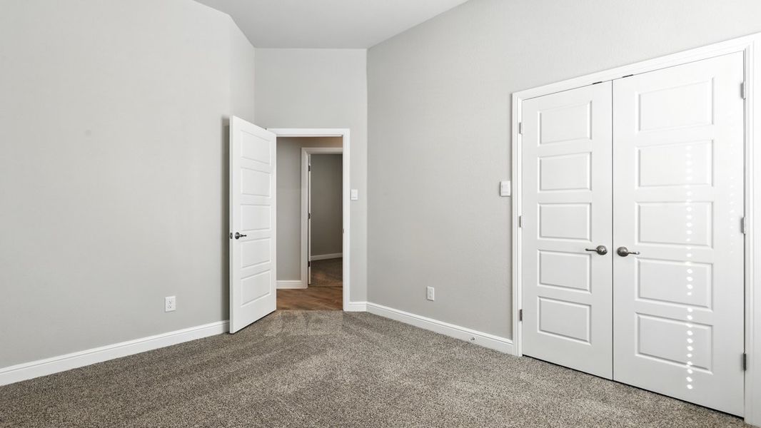 Representative unfurnished interior of a home built from the Bridge City by D.R. Horton in Retta Estates, Mansfield (Image 31).