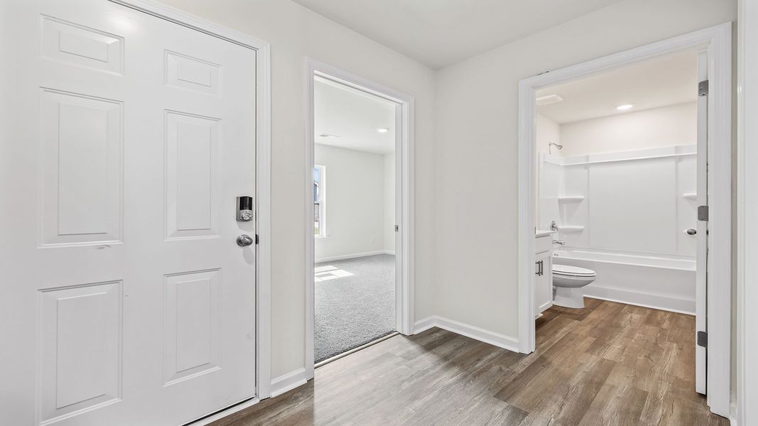 Spacious, unfurnished interior of a new home in Cloverdale Hills, Piedmont (Image 15).