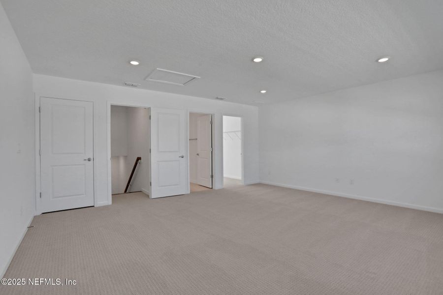 Spacious, unfurnished interior of a new home in Jennings Farm, Middleburg (Image 30). Spacious, unfurnished interior of a new home in Jennings Farm, Middleburg (Image 30).