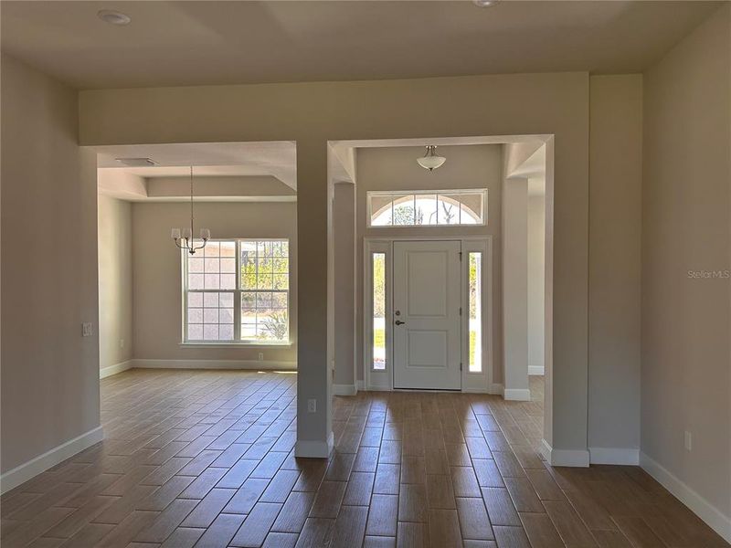 Spacious, unfurnished interior of a new home in South Gulf Cove, Port Charlotte (Image 14).