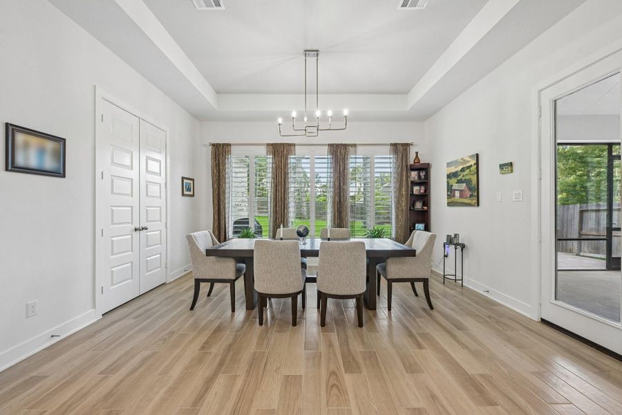 Spacious Dining room perfect for entertaining