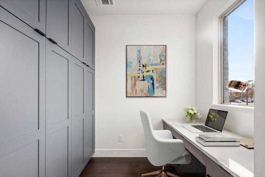 Furnished interior view inside a new home in Linkside Las Colinas, Irving (Image 8).