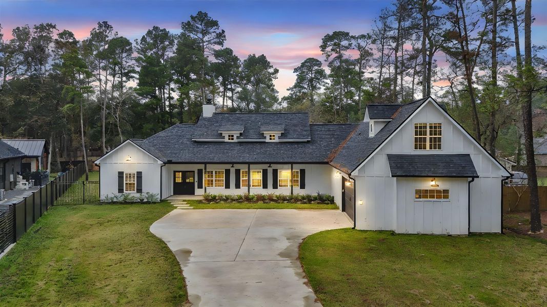 Welcome to your dream home! On a cul-de-sac, over HALF AN ACRE Welcome to your dream home! On a cul-de-sac, over HALF AN ACRE