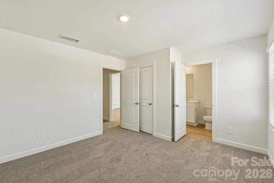 Spacious, unfurnished interior of a new home in Galloway Ridge, Charlotte (Image 21).