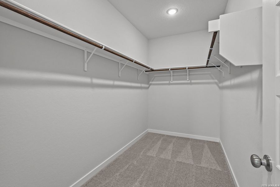 Spacious, unfurnished interior of a new home in Cinco Lakes, San Antonio (Image 24).