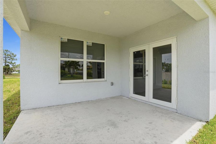 Exterior details and patio area of a home in , Cape Coral (Image 24).