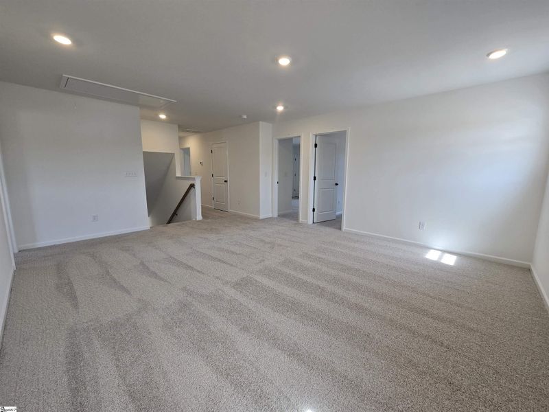 Spacious, unfurnished interior of a new home in Shiloh Trail, Wellford (Image 21).