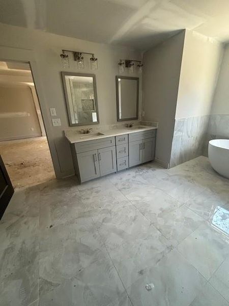 Image 9 of a home in Le Jardin.