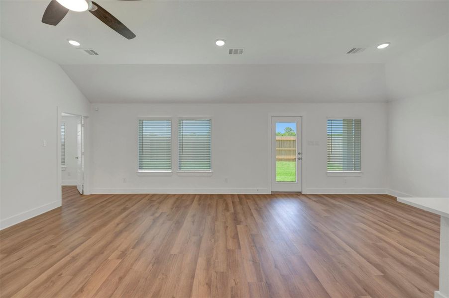 Spacious, unfurnished interior of a new home in Lago Mar, Santa Fe (Image 29).
