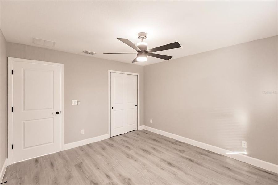 Spacious, unfurnished interior of a new home in , Cape Coral (Image 13).